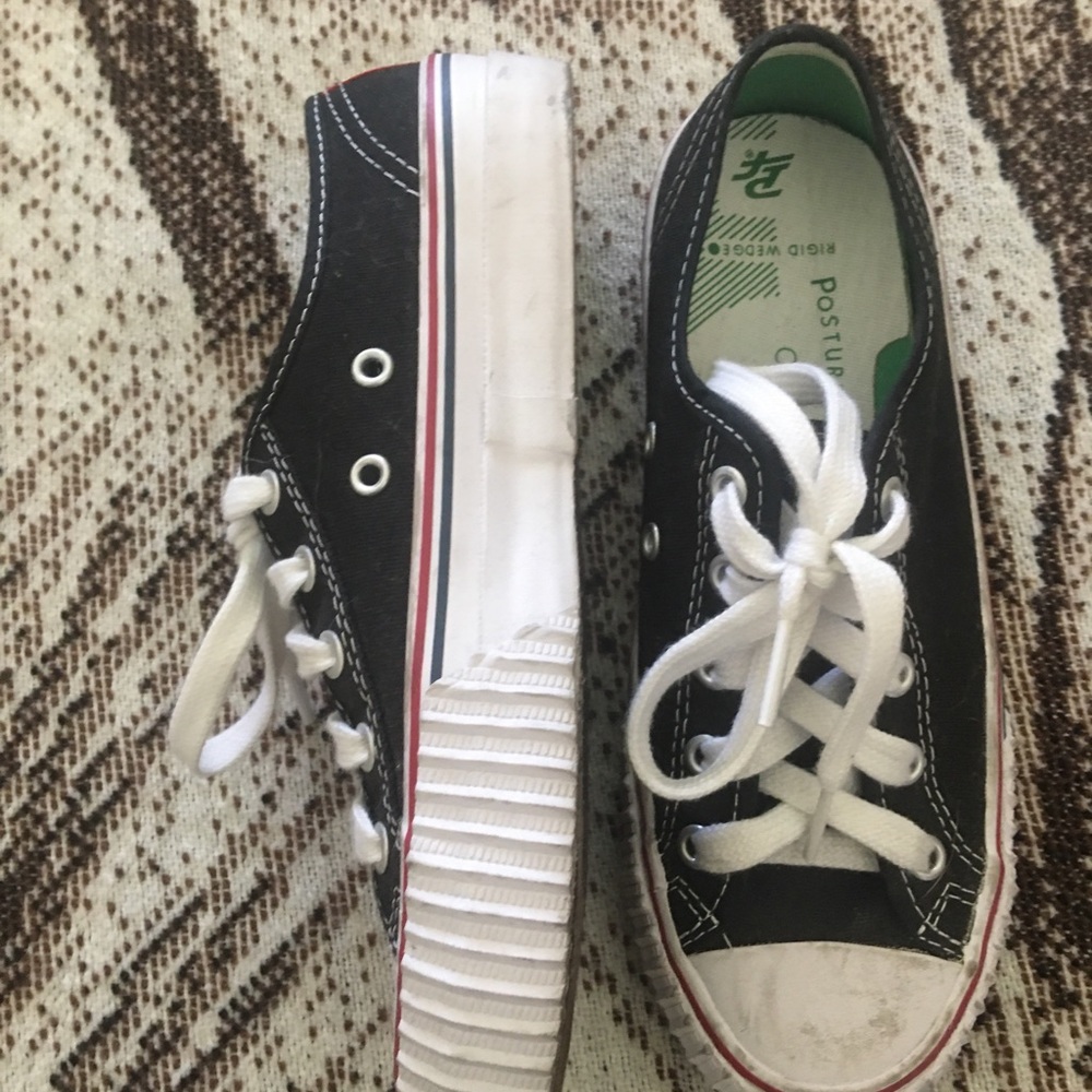 Black Converse like tennis shoes